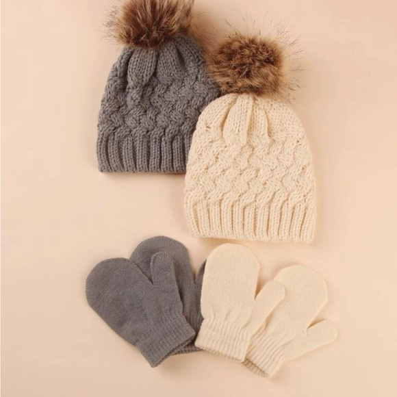 Bundle of hat and glove set for babies - Picture 2 of 3